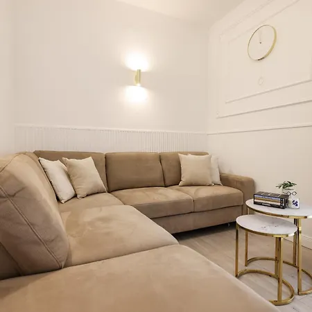 De Clave Luxury Apartment