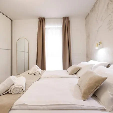 De Clave Luxury Apartment